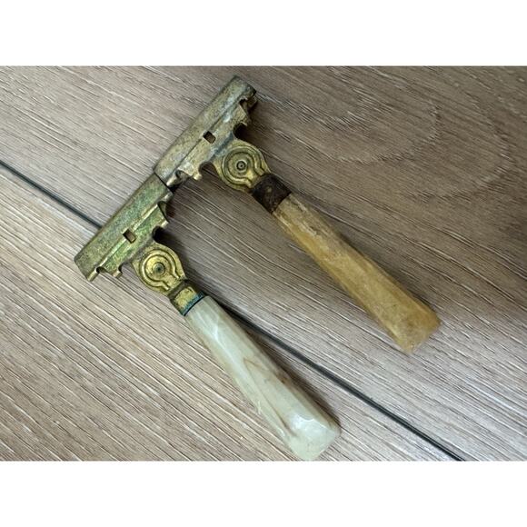 Vintage Estate Junk Drawer Lot Grandpa Core Antiques Keys Razors Pins Odd Ends - Picture 13 of 16